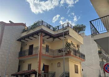 TRIVANI CON TERRAZZINO