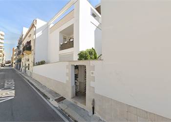 APPARTAMENTO SU TRE LIVELLI